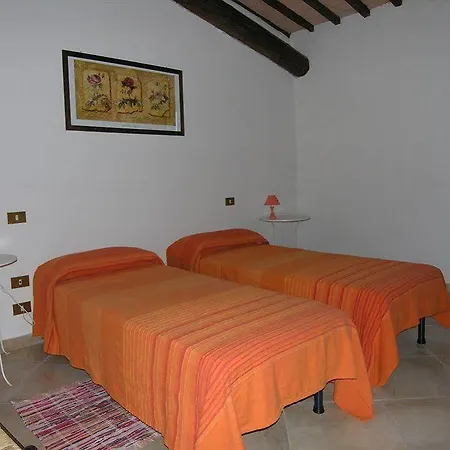 مزرعة للإقامة Tenuta Di Mensanello كولّي فال ديلسا